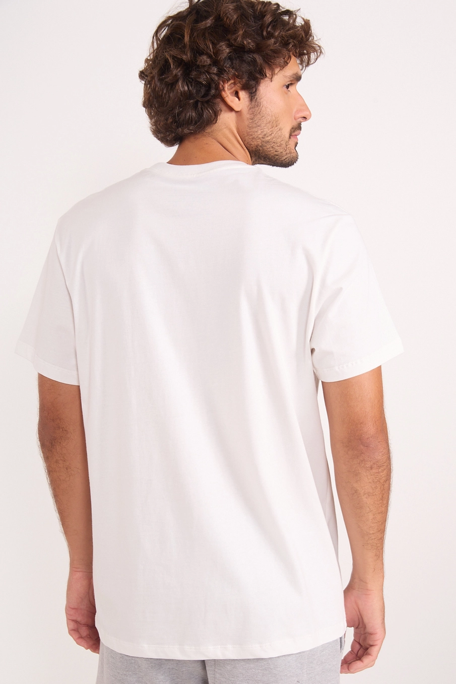 Camiseta Básica Com Logo Em Relevo Off Shell