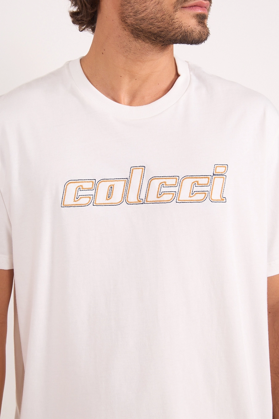 Camiseta Básica Com Logo Em Relevo Off Shell