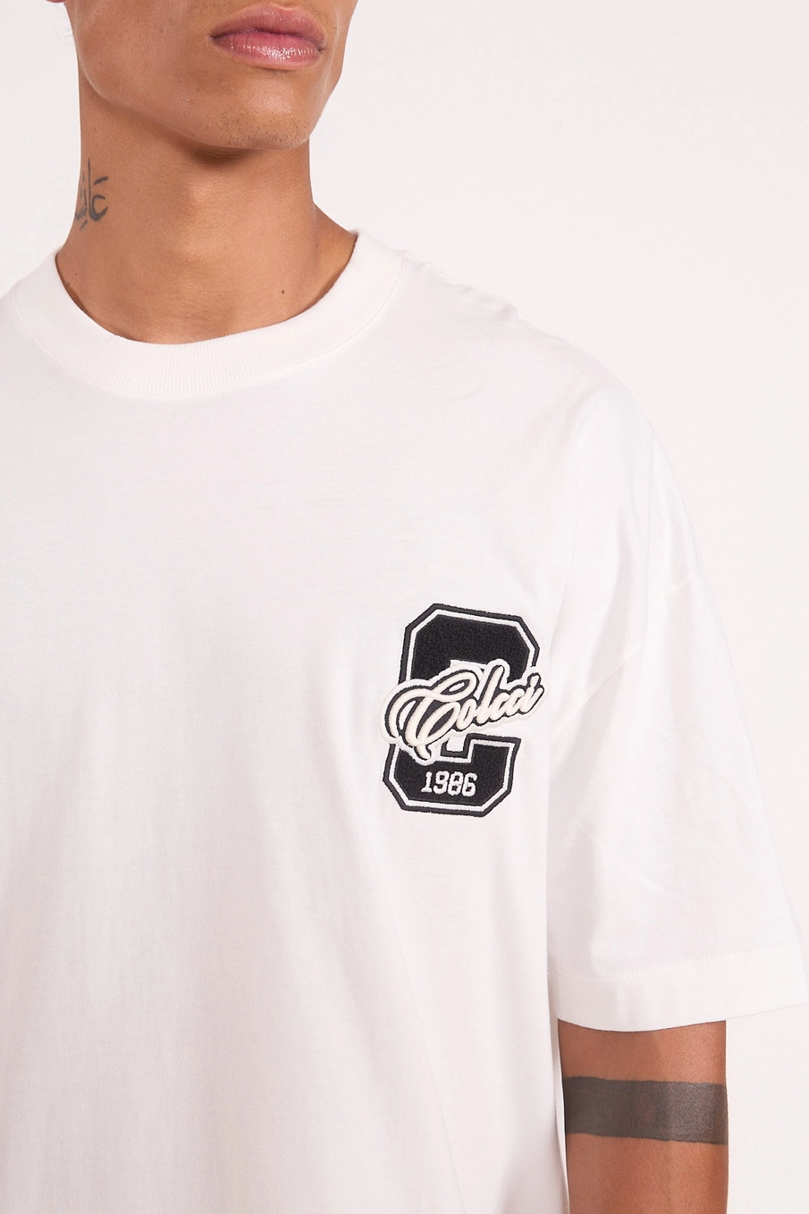 Camiseta Oversized Com Estampa Frontal Off Shell