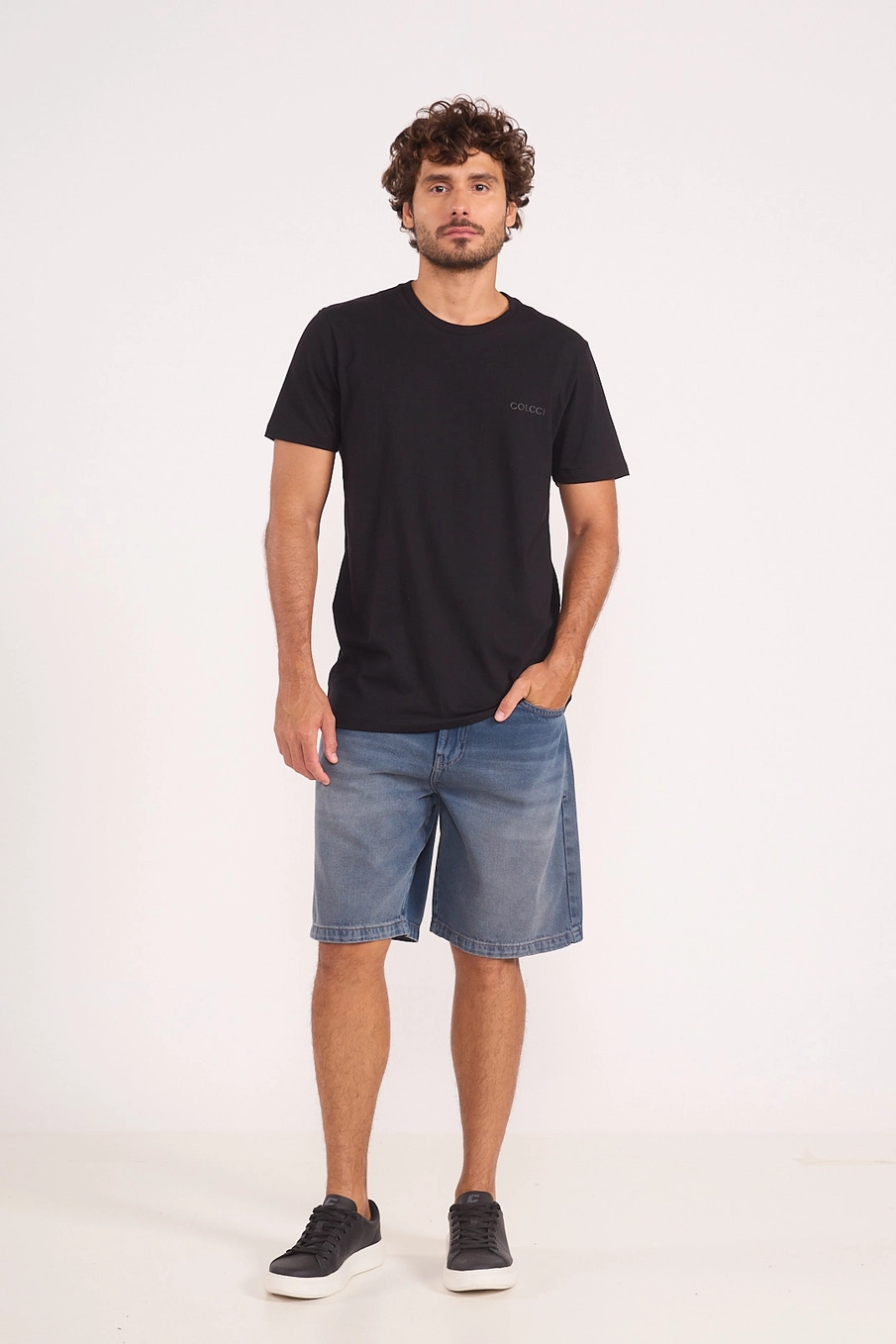 Camiseta Regular Básica Com Logo Aplicado Preto