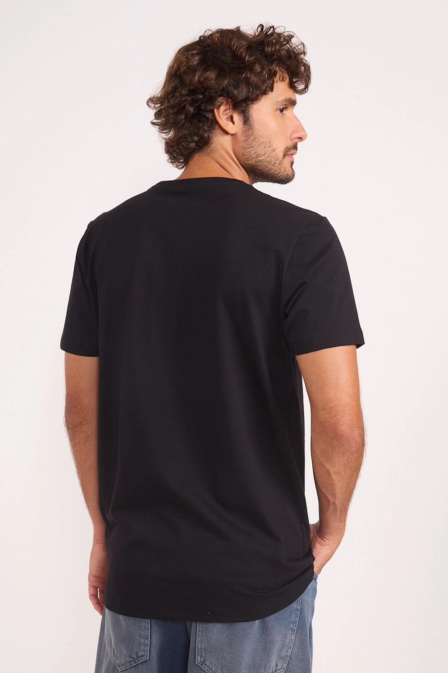 Camiseta Regular Básica Com Logo Aplicado Preto