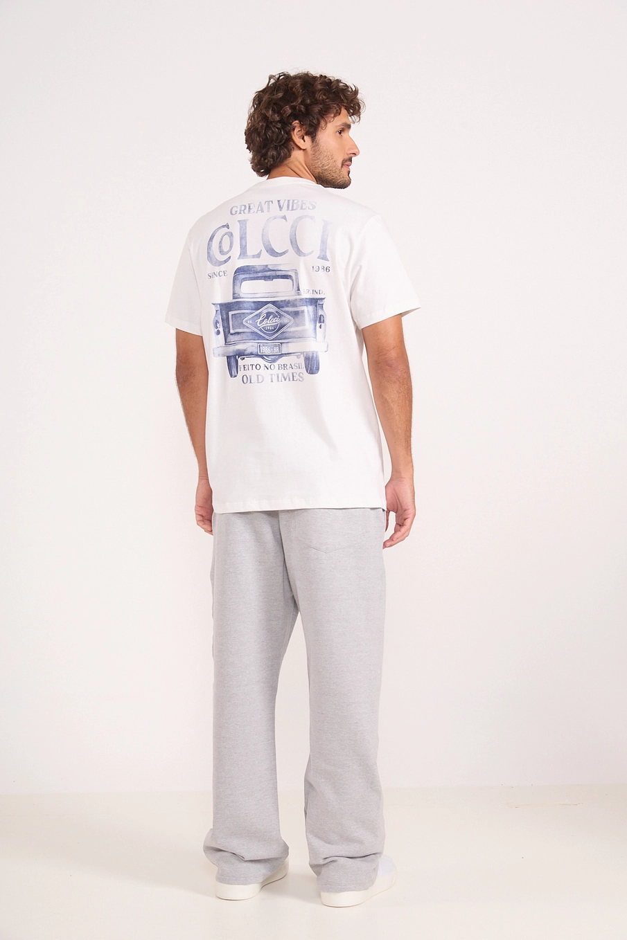 Camiseta Reta Estampa Costas Vintage Off Shell