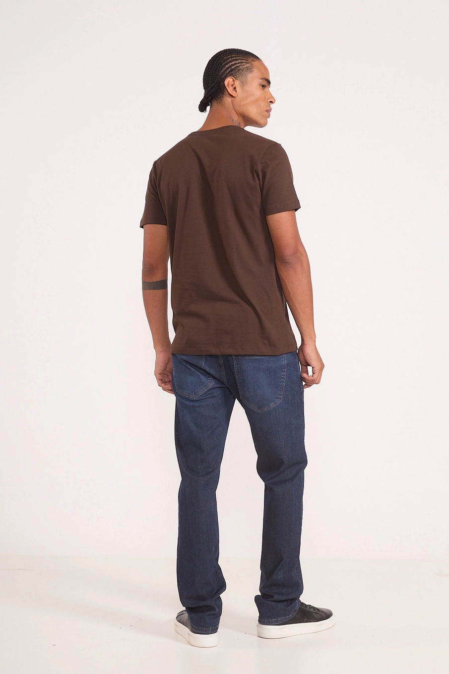 Camiseta Reta Com Patch Aplicado Marrom Coconut