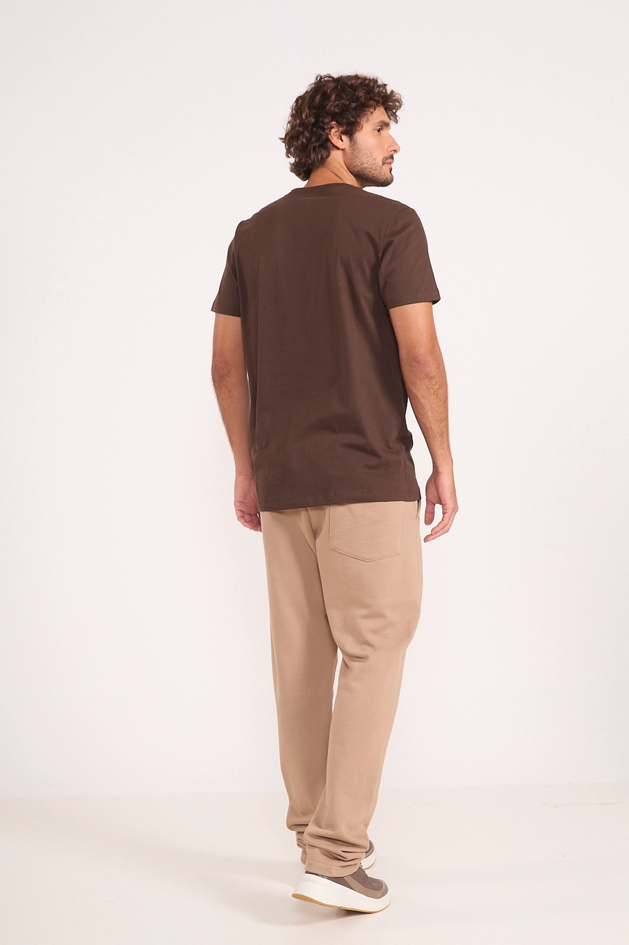 Camiseta Regular Com Logo Em Relevo Marrom Coconut