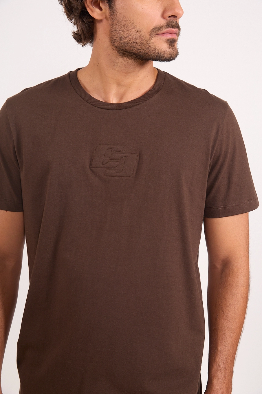 Camiseta Regular Com Logo Em Relevo Marrom Coconut