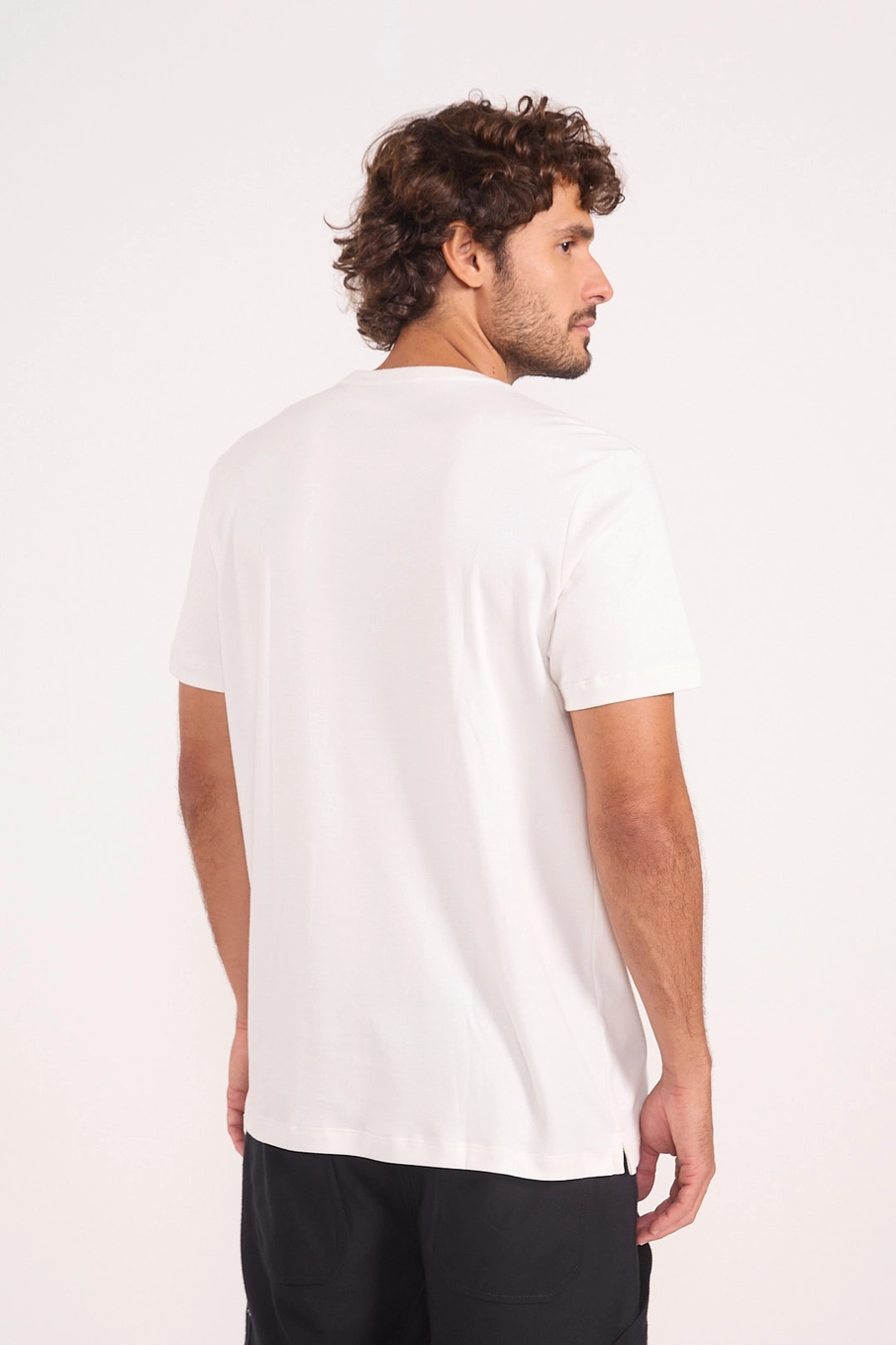 Camiseta Básica Premium Off Shell