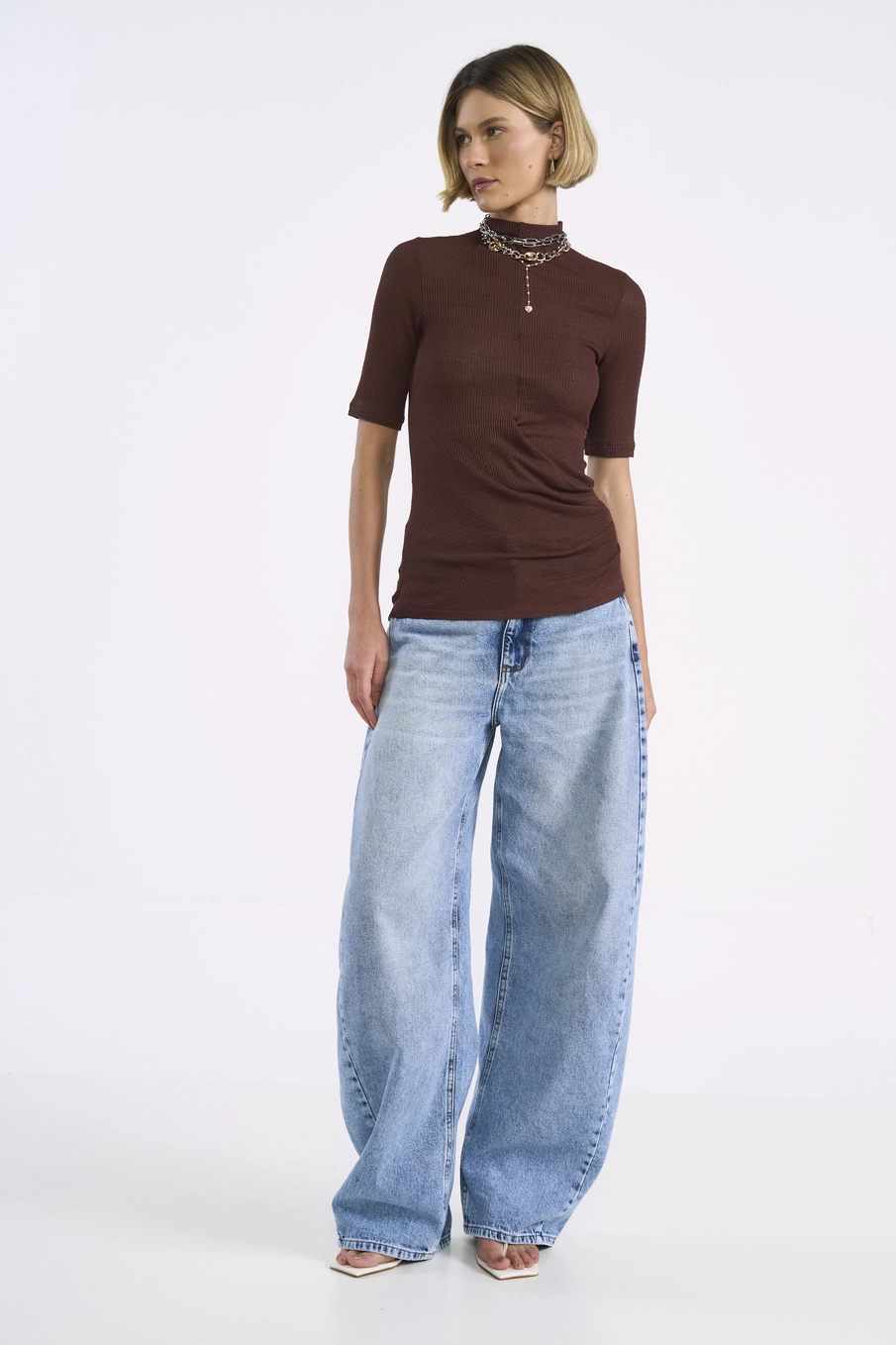 Blusa Feminina Canelada Com Gola Alta Marrom
