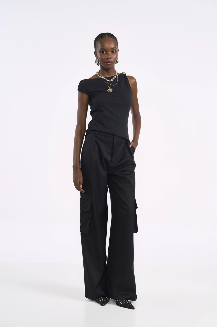 Blusa Slim Manga Assimétrica E Aplicação No Ombro Preto
