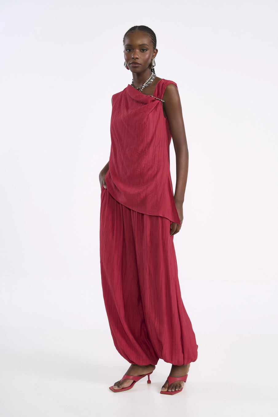 Blusa Feminina Assimétrica Com Metal Vermelho