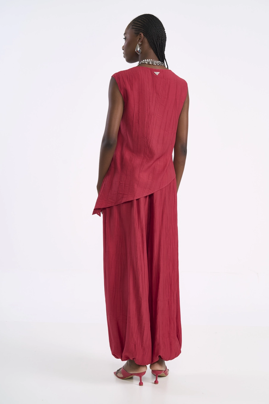 Blusa Feminina Assimétrica Com Metal Vermelho