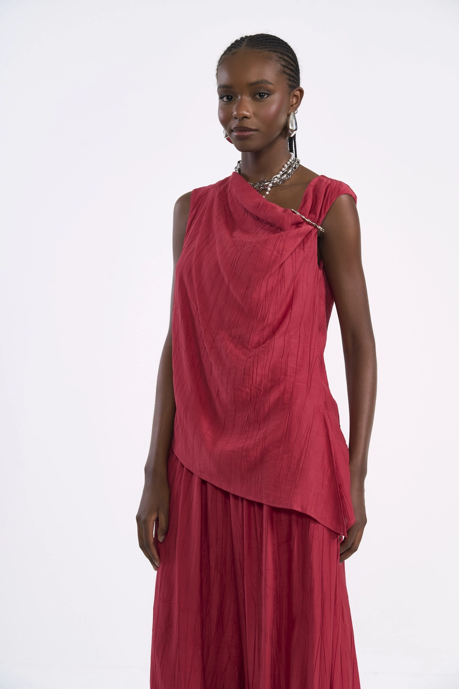 Blusa Feminina Assimétrica Com Metal Vermelho