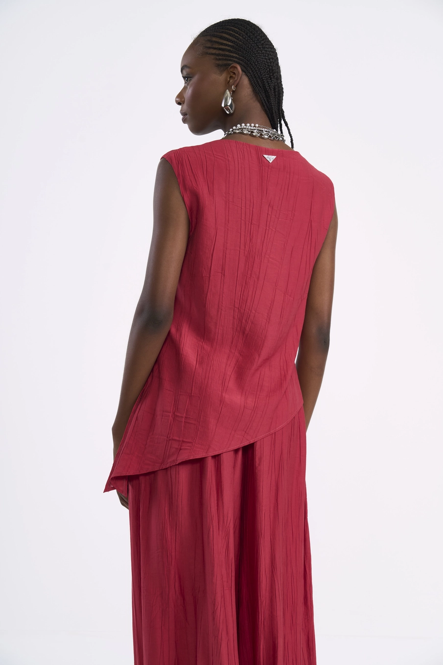 Blusa Feminina Assimétrica Com Metal Vermelho
