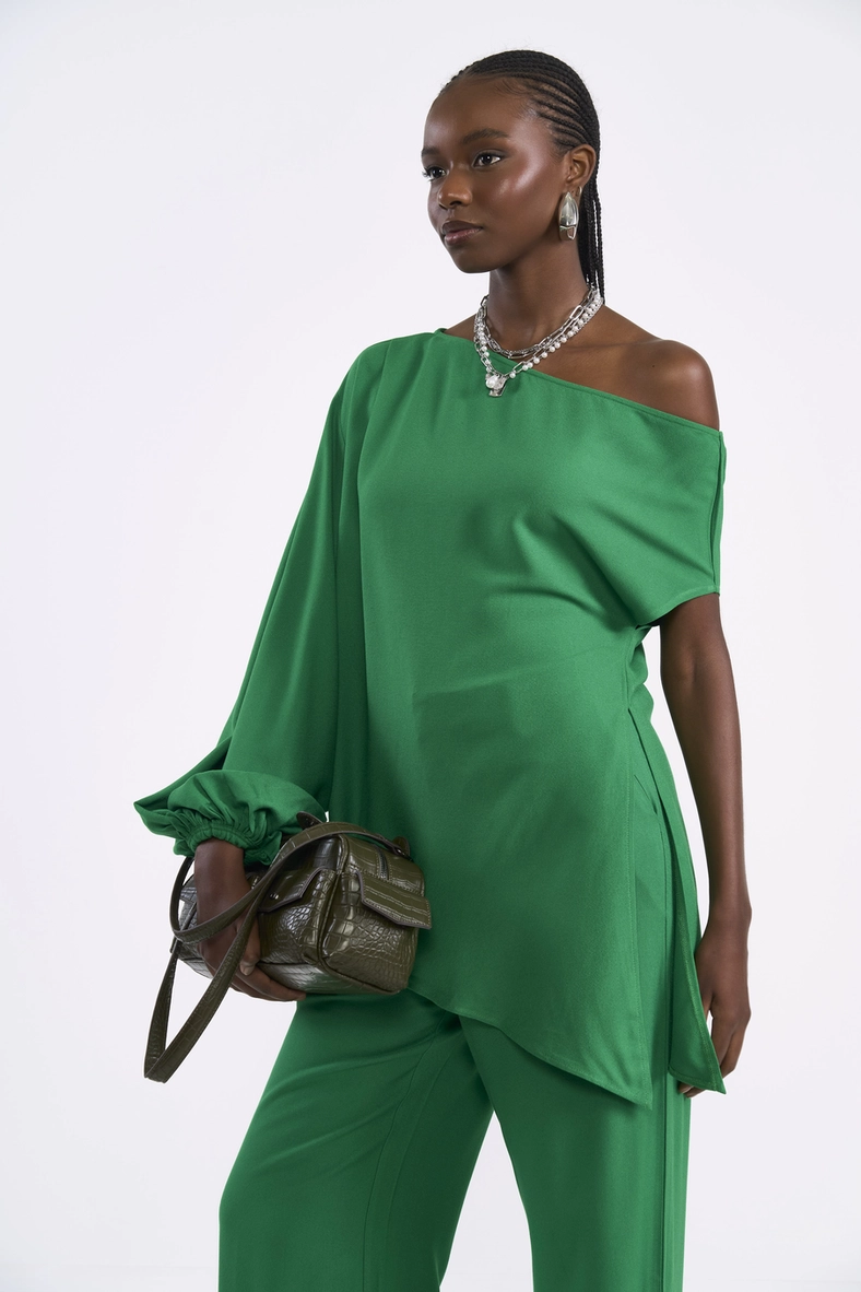 Blusa Ampla Ombro A Ombro Com Caimento Solto