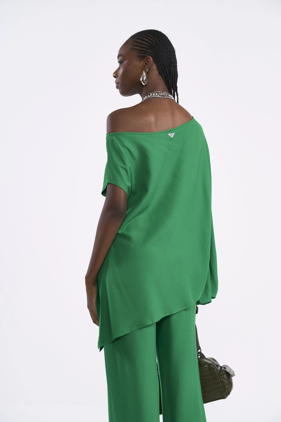 Blusa Ampla Ombro A Ombro Com Caimento Solto Verde Vanity