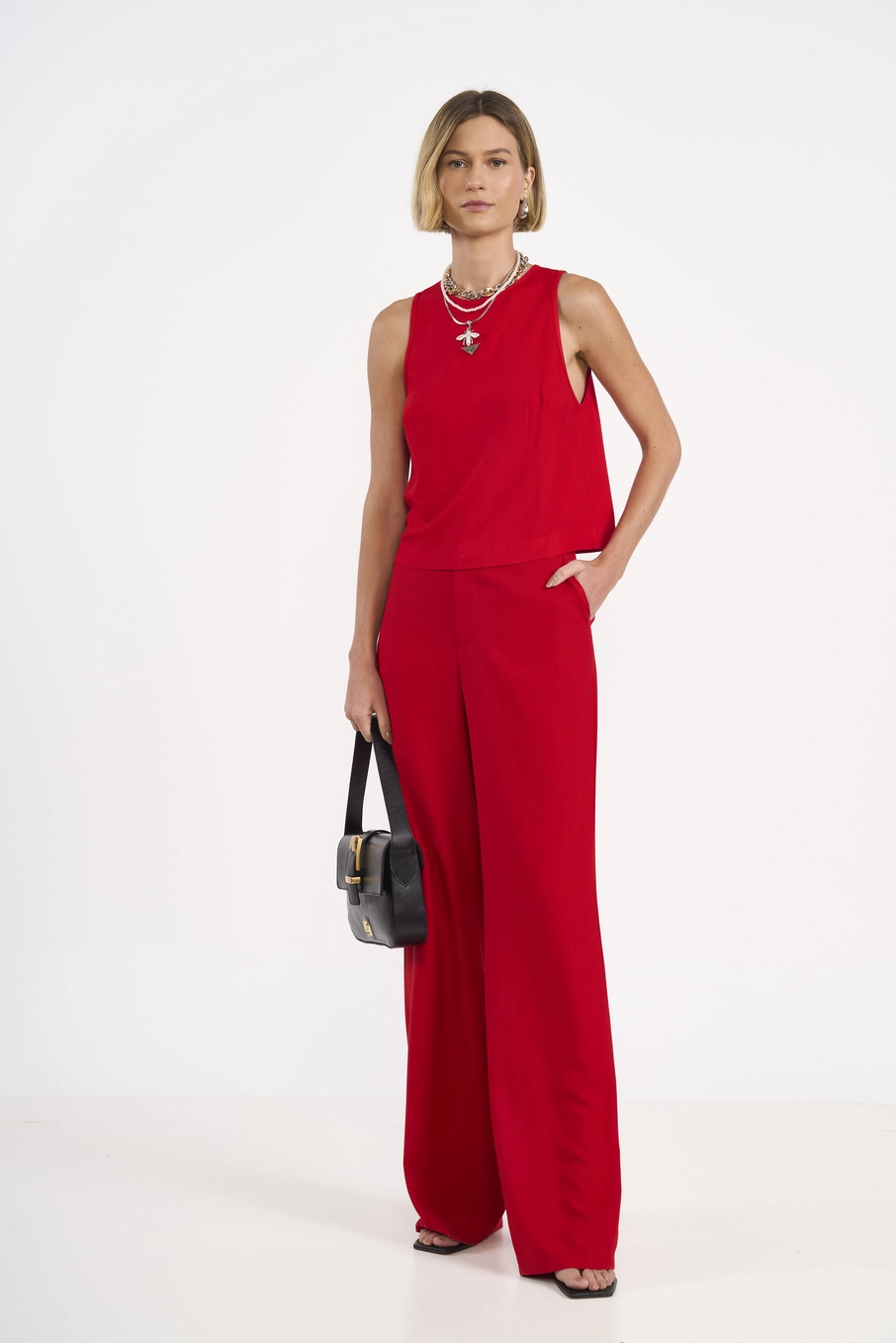 Blusa Reta Sem Mangas Com Abertura Nas Costas Vermelho