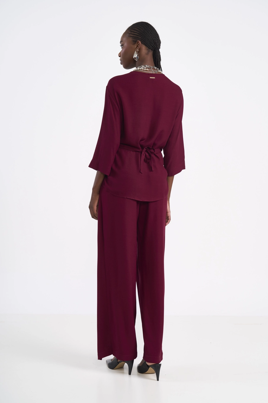 Blusa Lisa Com Decote Redondo E Detalhe Metalizado Bordô