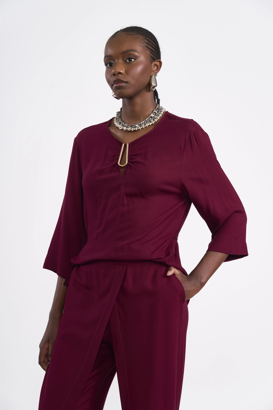 Blusa Lisa Com Decote Redondo E Detalhe Metalizado Bordô