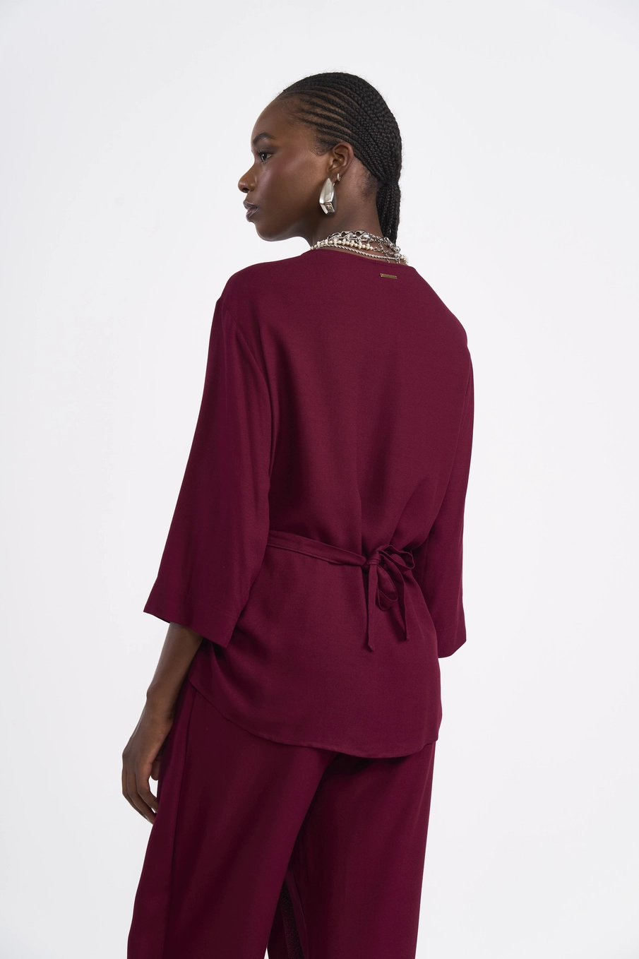 Blusa Lisa Com Decote Redondo E Detalhe Metalizado Bordô