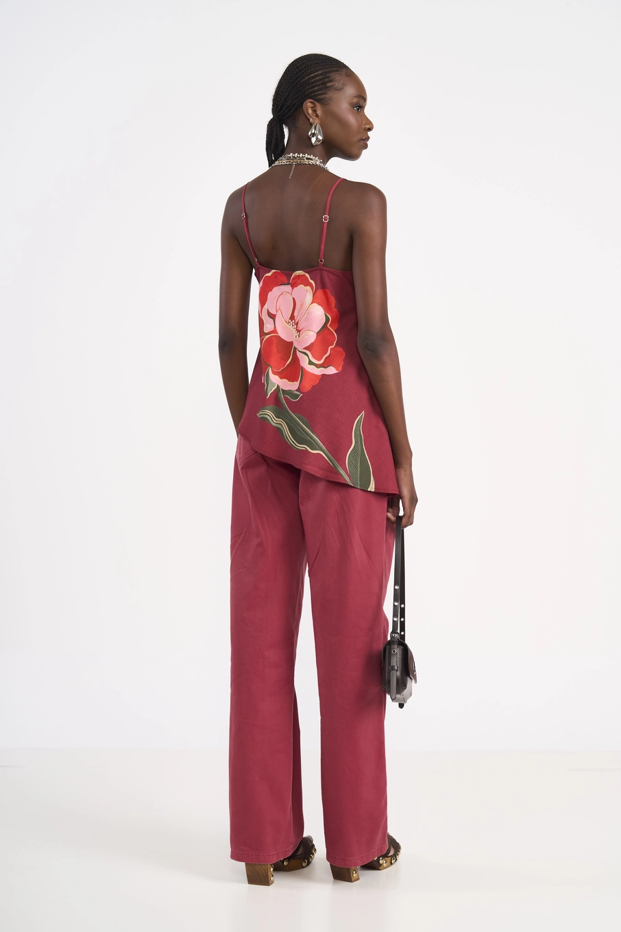 Blusa Assimétrica Alças Finas Estampado Floral Bordô