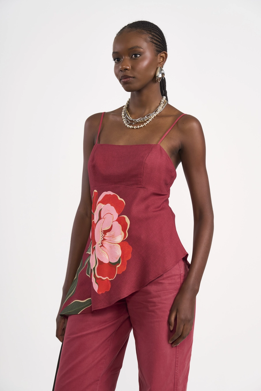 Blusa Assimétrica Alças Finas Estampado Floral Bordô