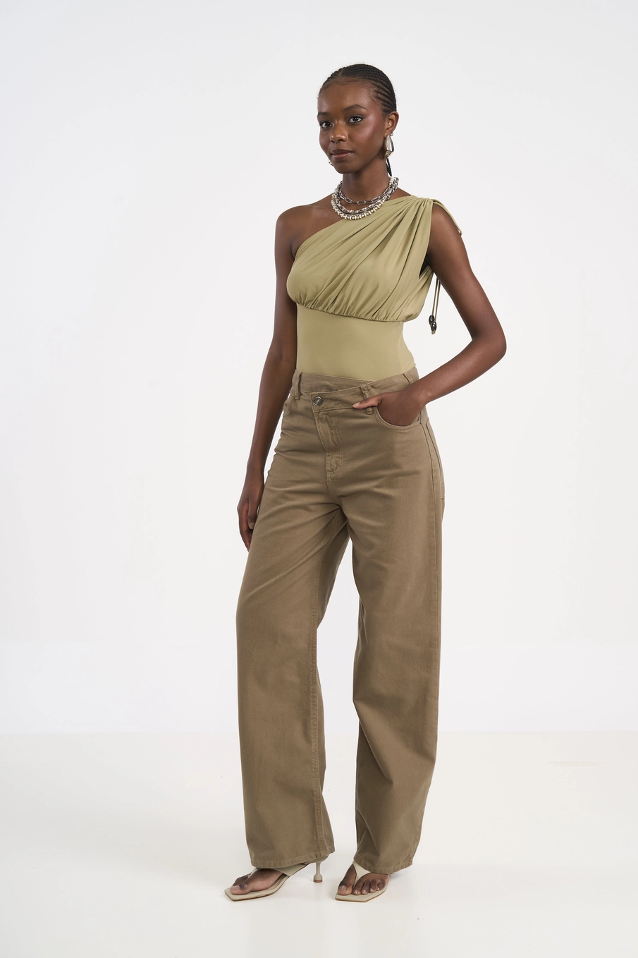Blusa Feminina Cropped One Shoulder Bege Misk