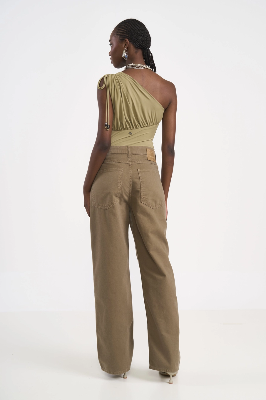 Blusa Feminina Cropped One Shoulder Bege Misk