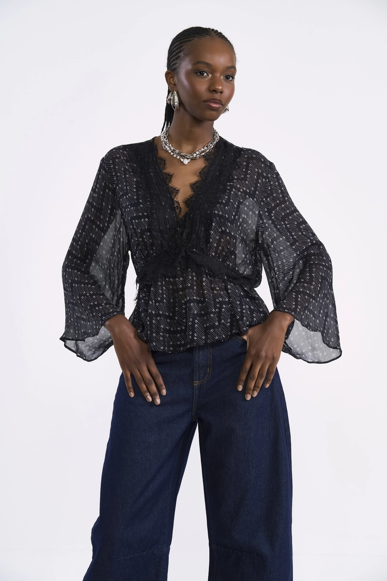 Blusa Fluida Estampada Com Renda