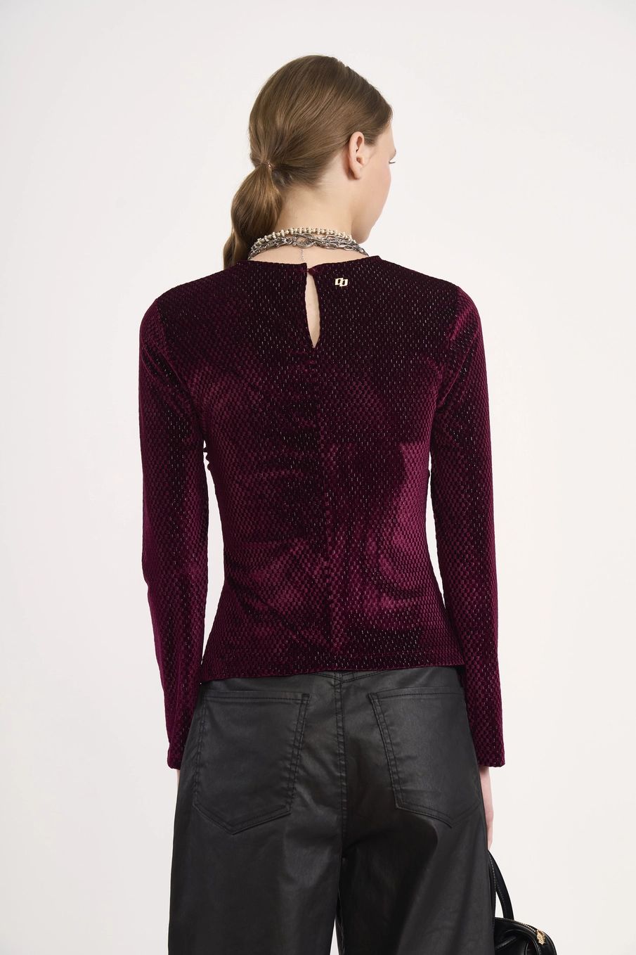 Blusa Manga Longa Em Veludo Metalizada Bordô