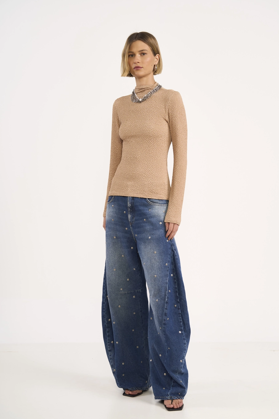 Blusa Gola Alta Manga Longa Ajustada Bege Soybean