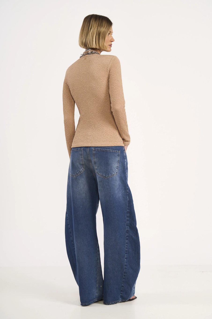 Blusa Gola Alta Manga Longa Ajustada Bege Soybean