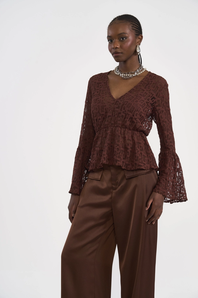 Blusa Em Renda Com Manga Sino