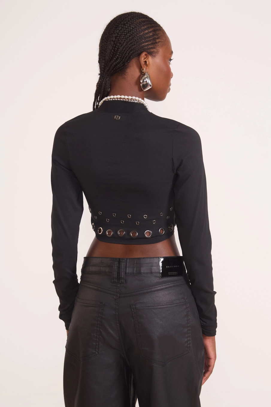 Blusa Cropped Manga Longa Com Ilhós Preto
