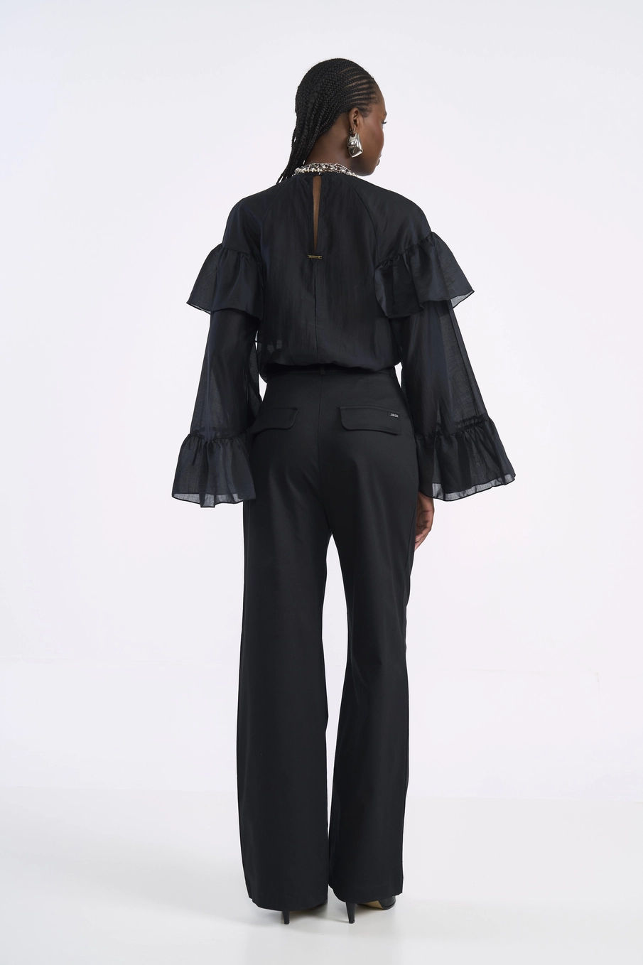 Blusa Em Liocel Com Babados Manga Longa Preto
