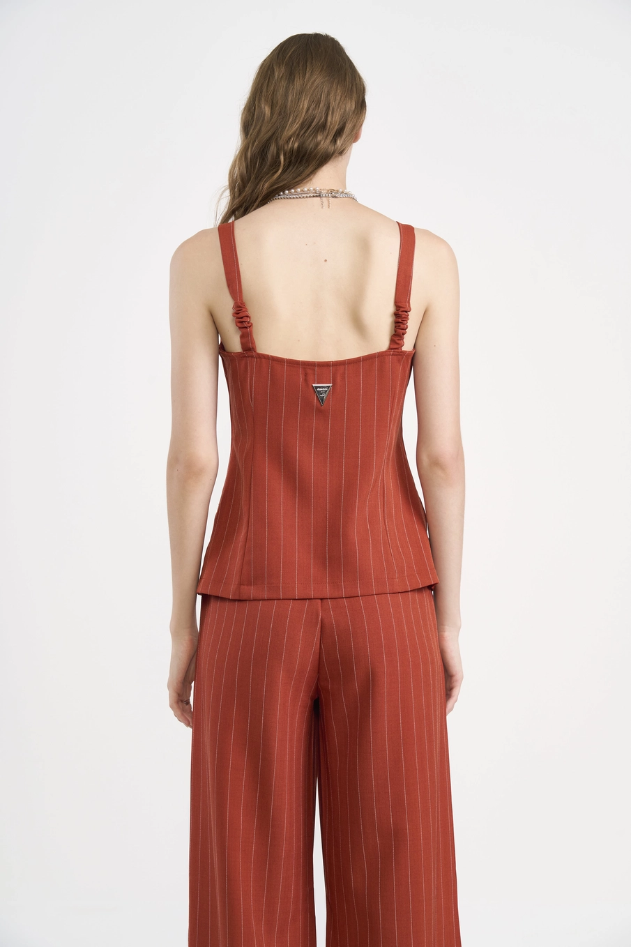 Blusa Estruturada Acinturada Com Risca De Giz Estampados