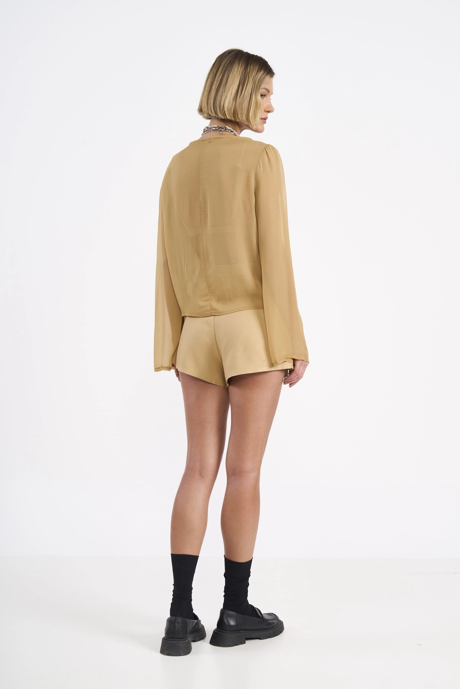 Blusa De Viscose Fluida Com Transparência Bege Soybean