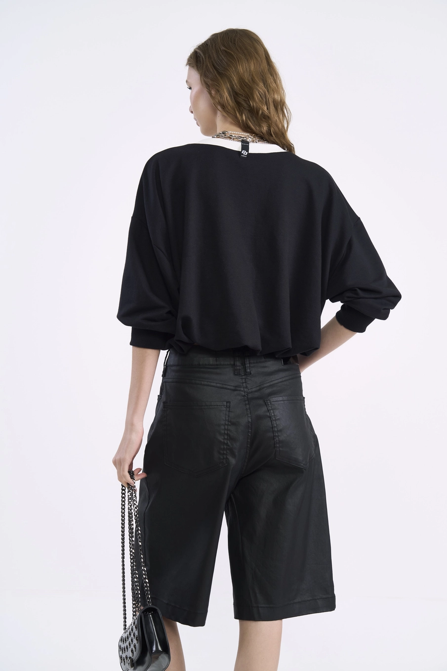 Blusão Cropped Oversized Estampado Preto