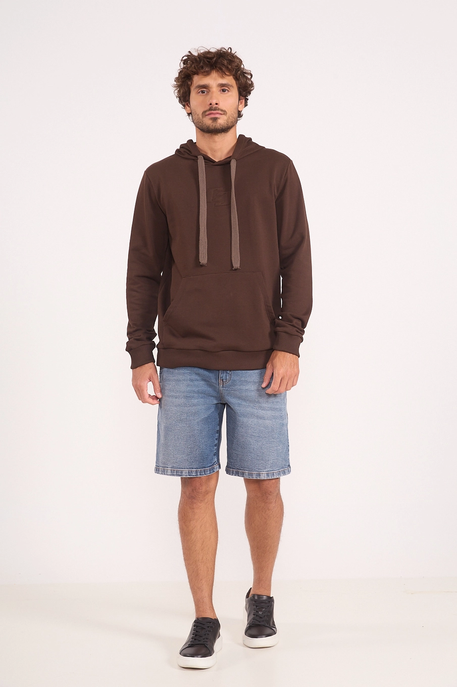 Blusão De Moletom Reto Com Capuz E Bolso Frontal Marrom Coconut