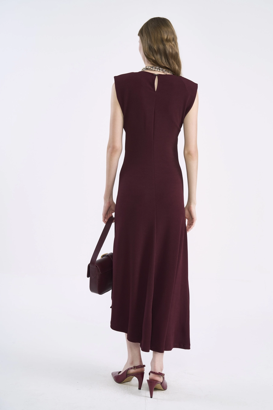 Vestido Midi Drapeado Com Decote Redondo Bordô