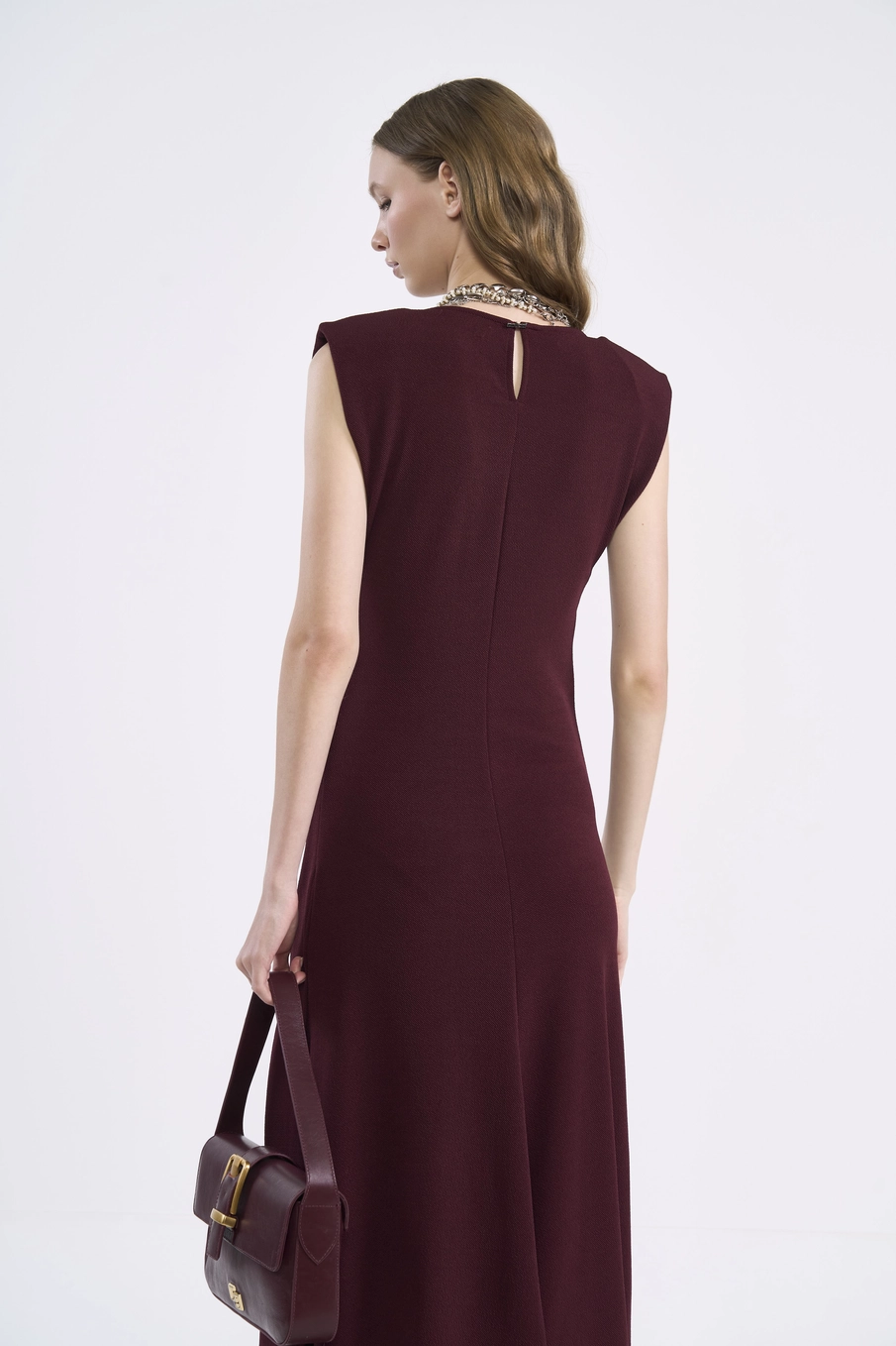 Vestido Midi Drapeado Com Decote Redondo Bordô