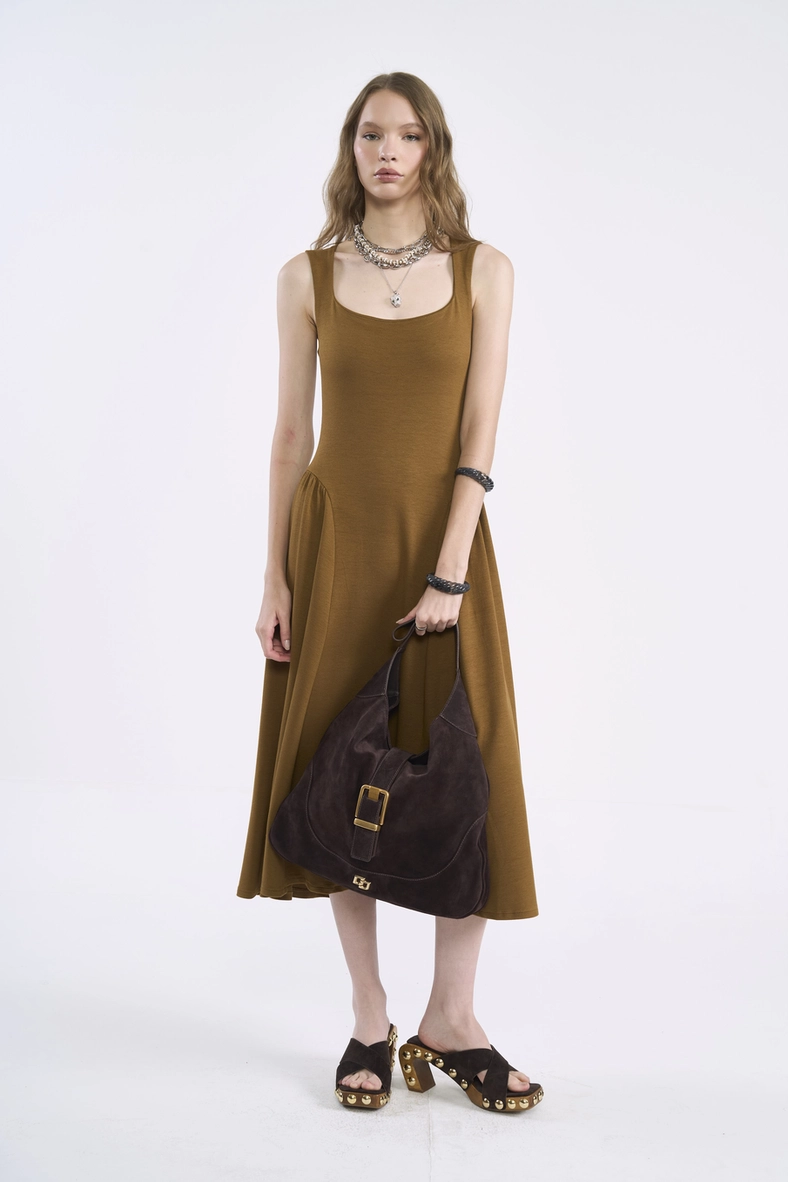 Vestido Midi Evasê Com Saia Ampla
