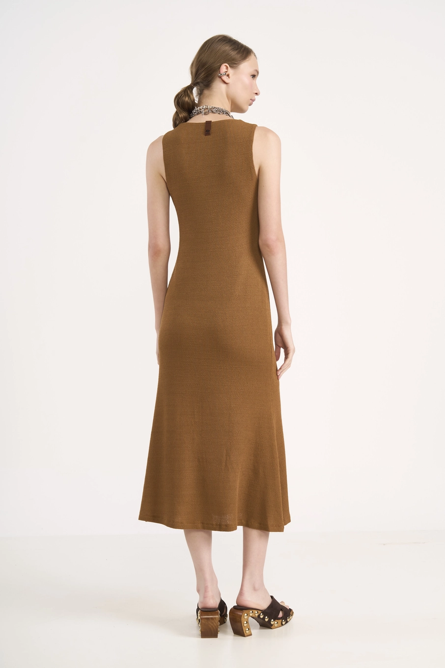 Vestido Midi Ajustado Em Malha Canelada Marrom Evermore