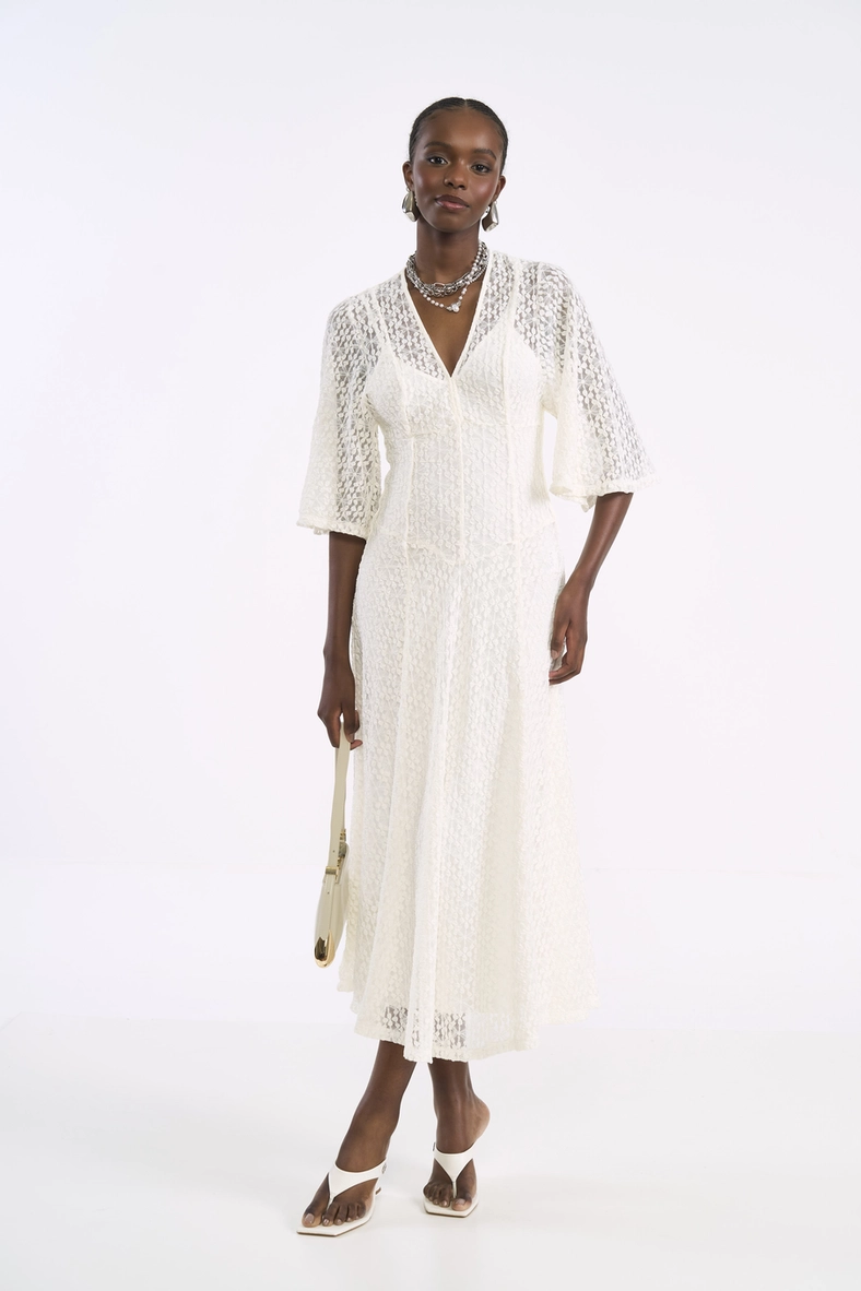 Vestido Midi Em Renda Acinturado
