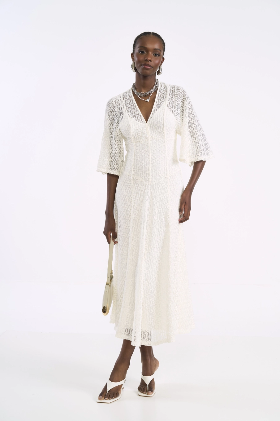 Vestido Midi Em Renda Acinturado Off Shell