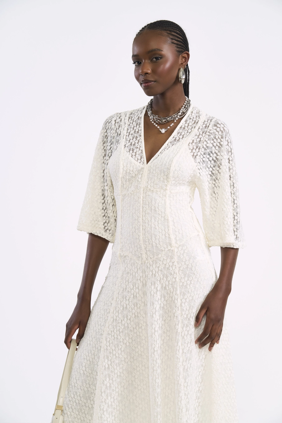 Vestido Midi Em Renda Acinturado Off Shell