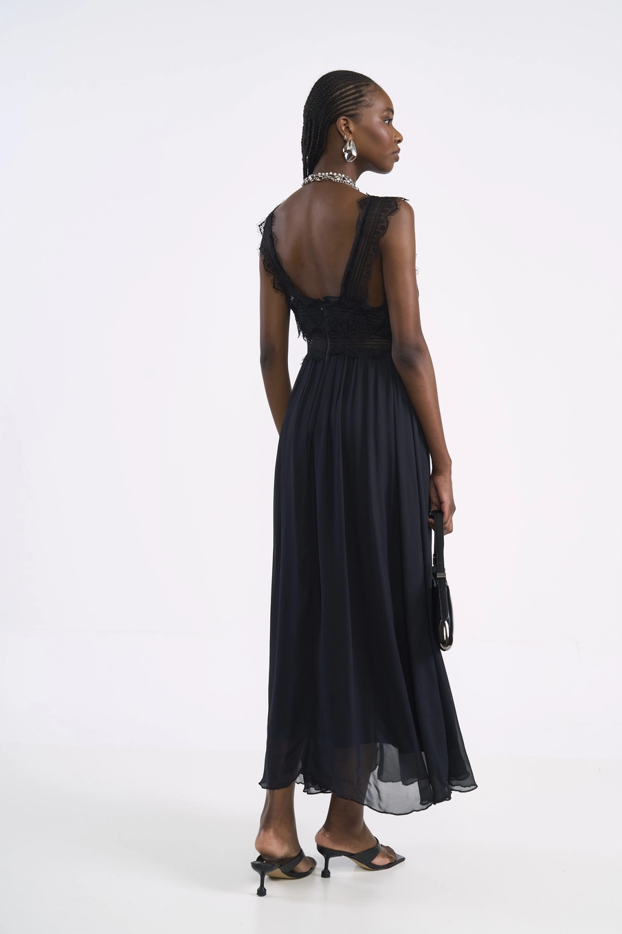 Vestido Acinturado Fluido Com Renda Preto