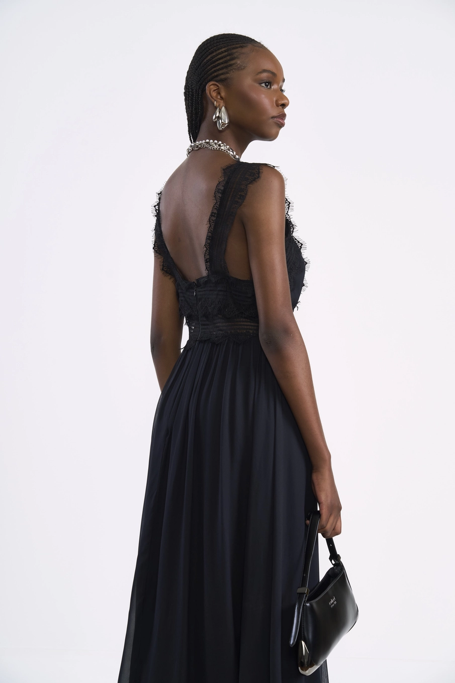 Vestido Acinturado Fluido Com Renda Preto