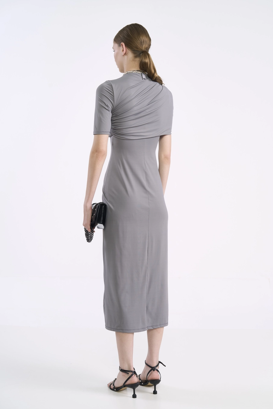 Vestido Midi Com Drapeado Assimétrico Cinza