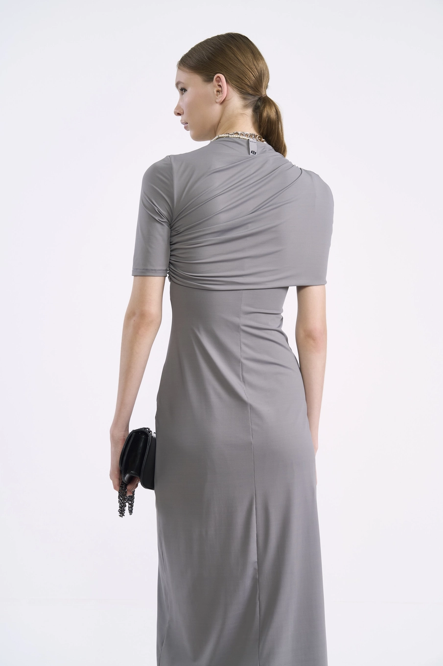 Vestido Midi Com Drapeado Assimétrico Cinza
