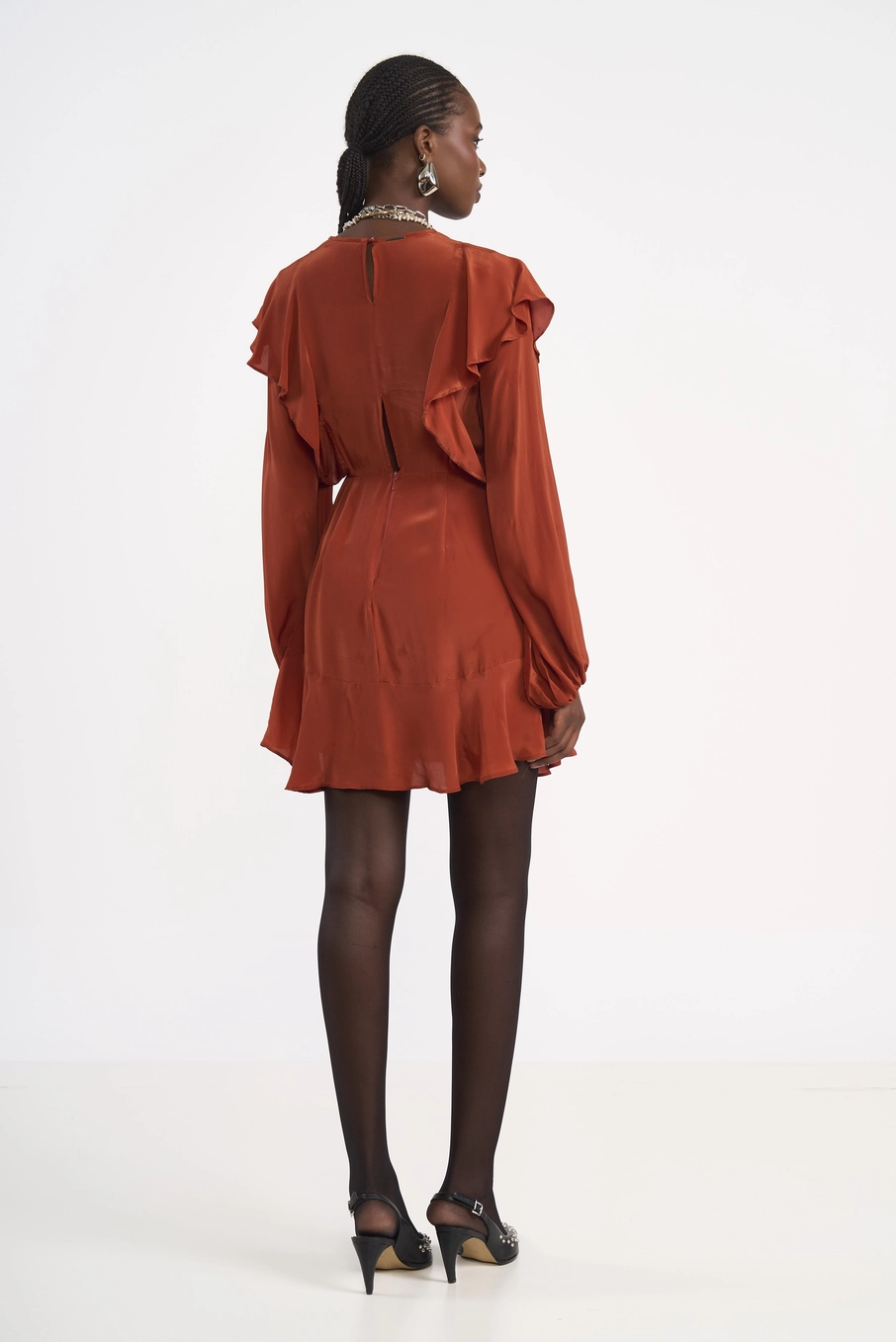 Vestido Fluido Acetinado Com Detalhe Em Babados Marrom