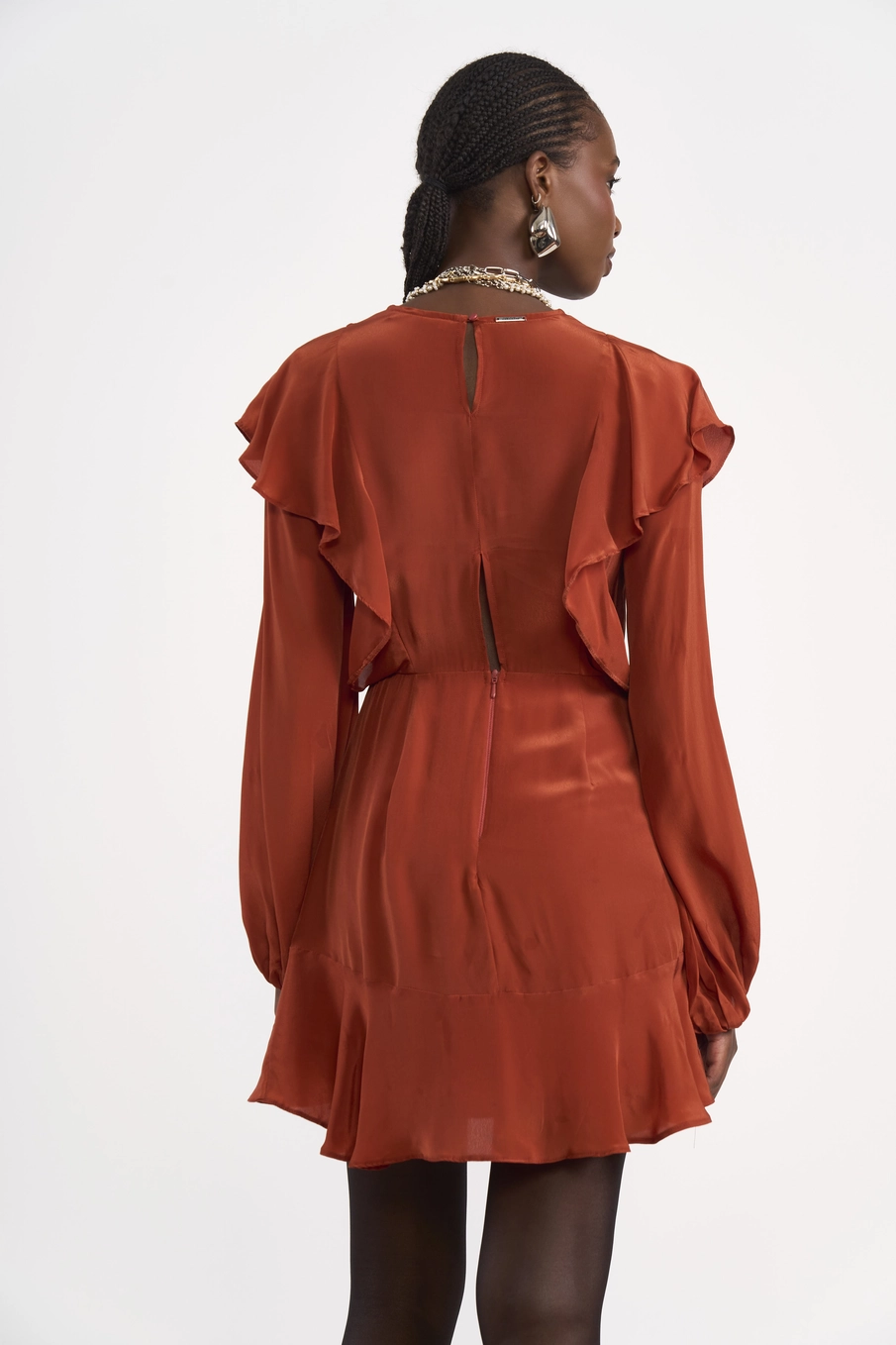 Vestido Fluido Acetinado Com Detalhe Em Babados Marrom